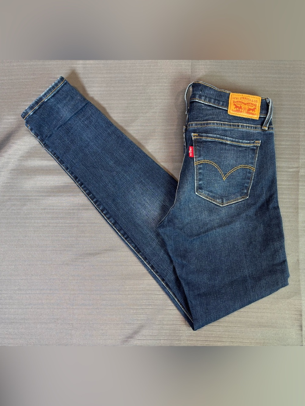 Levi’s 710 Super Skinny Jeans W26 – Dark Wash Stretch Denim